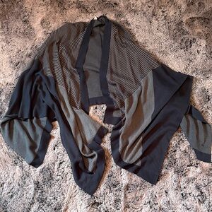 Lululemon Athletica Black and Gray Women's Poncho